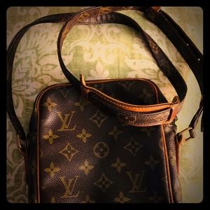 Crossbody LV